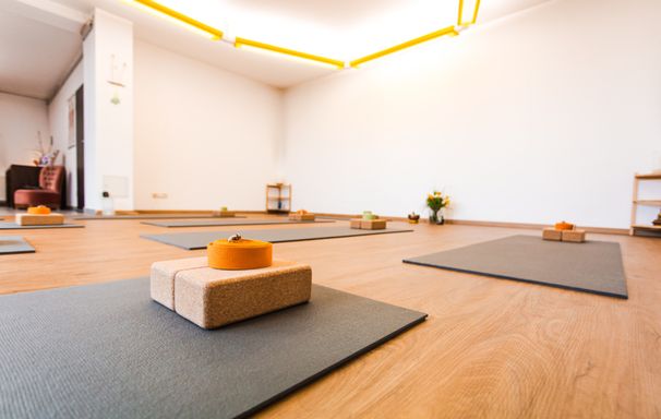 Kursraum Yogamomente Weimar aus Bodenperspektive